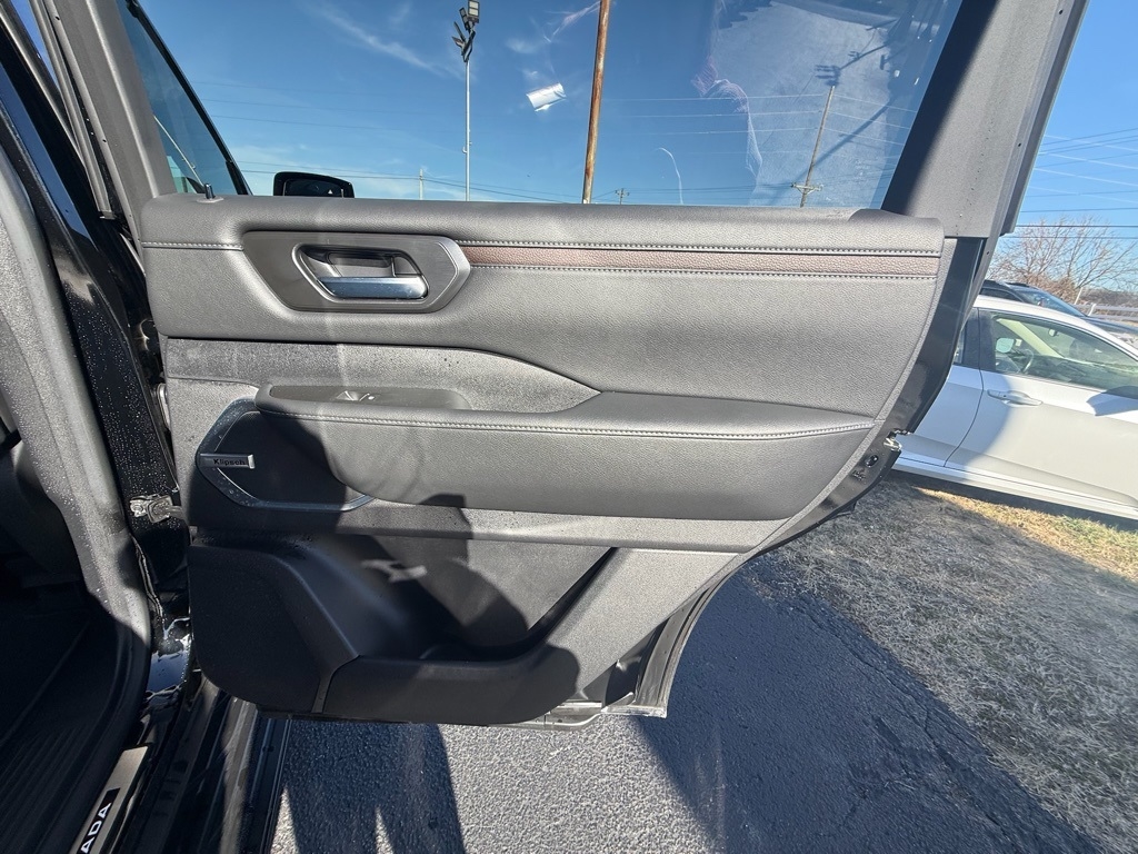 Nissan Armada Platinum Reserve 4WD 2025