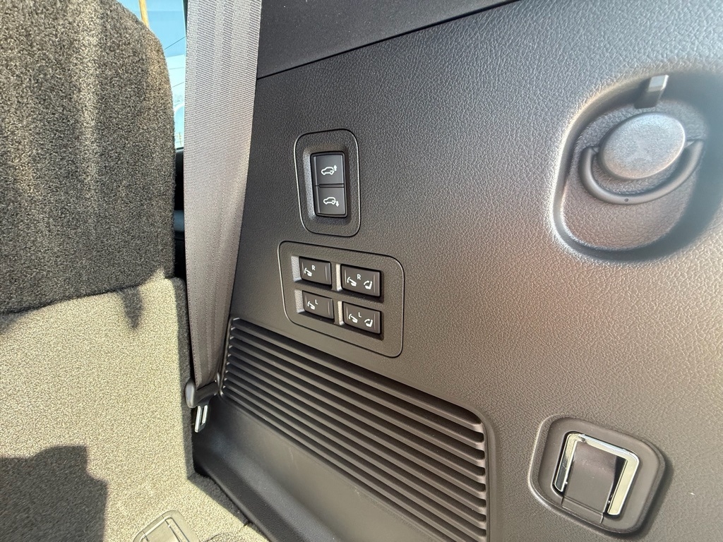 Nissan Armada Platinum Reserve 4WD 2025