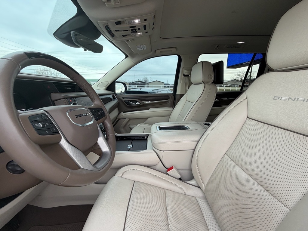 GMC Yukon XL Denali 4WD 2024