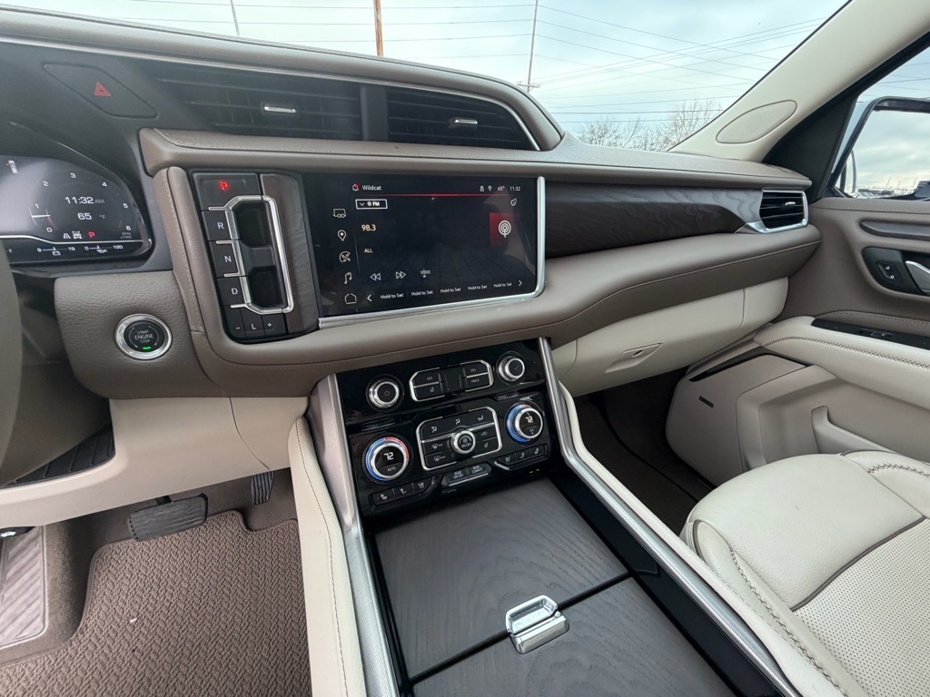 GMC Yukon XL Denali 4WD 2024