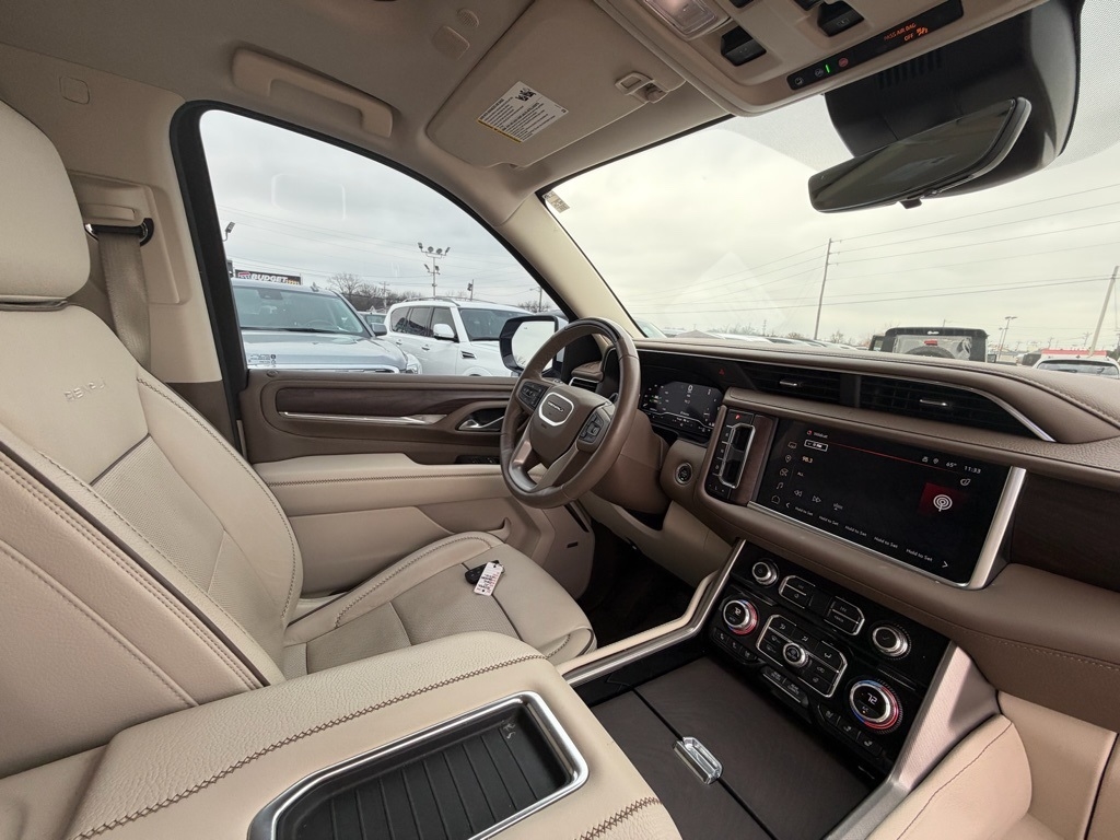 GMC Yukon XL Denali 4WD 2024