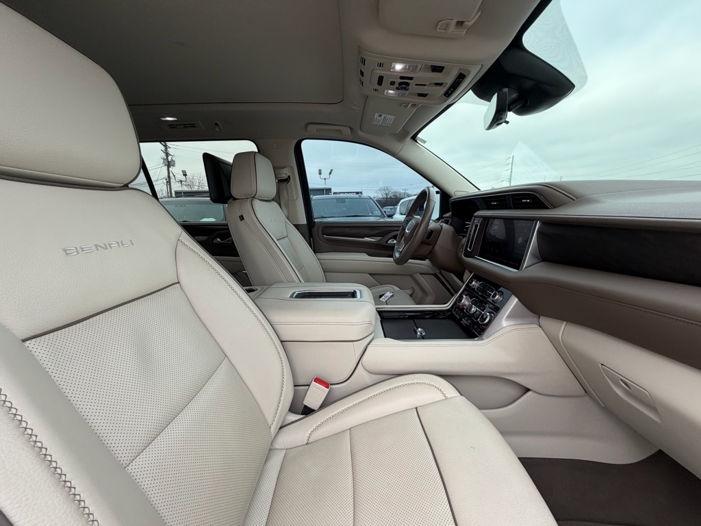 GMC Yukon XL Denali 4WD 2024