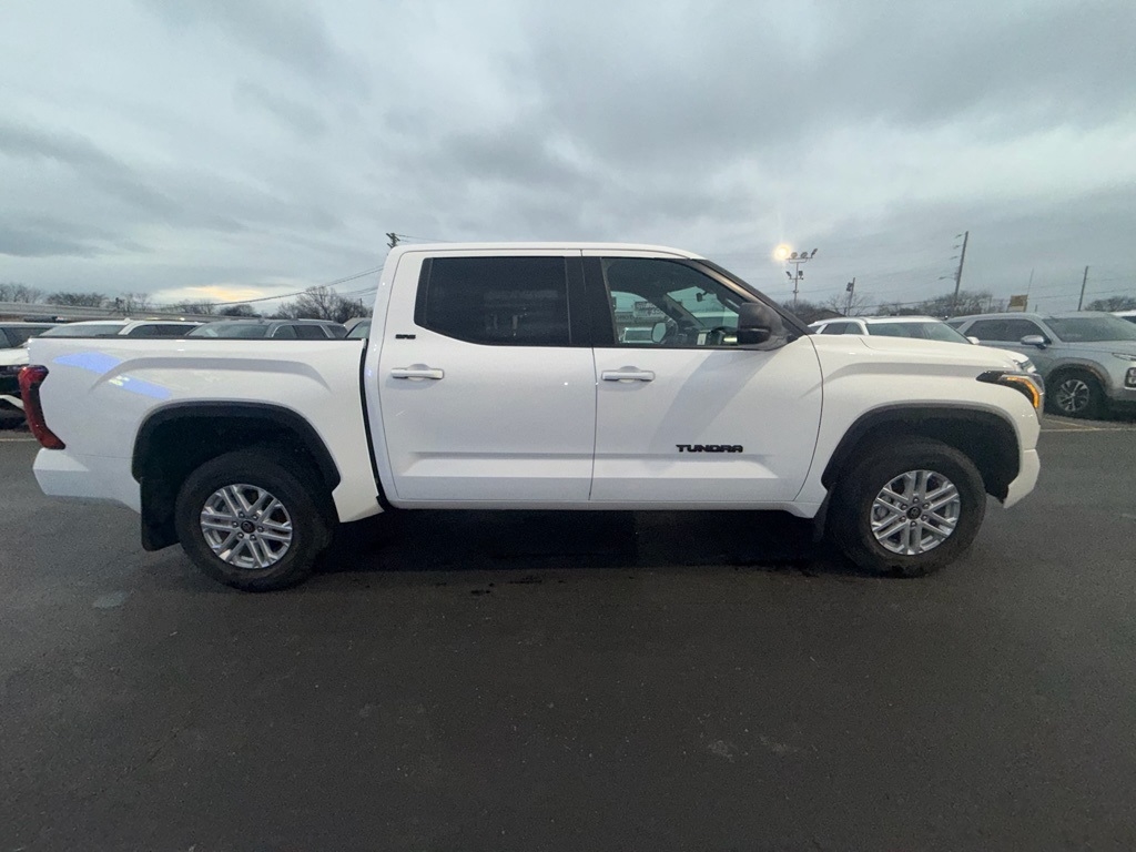 Toyota Tundra SR5 CrewMax 4WD 2026