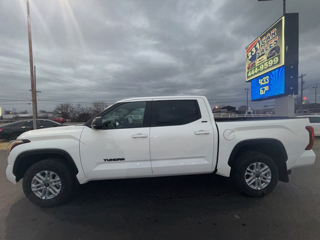 Toyota Tundra SR5 CrewMax 4WD 2026