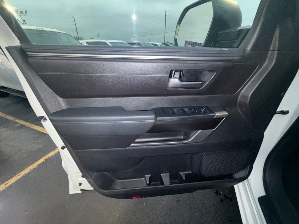 Toyota Tundra SR5 CrewMax 4WD 2026