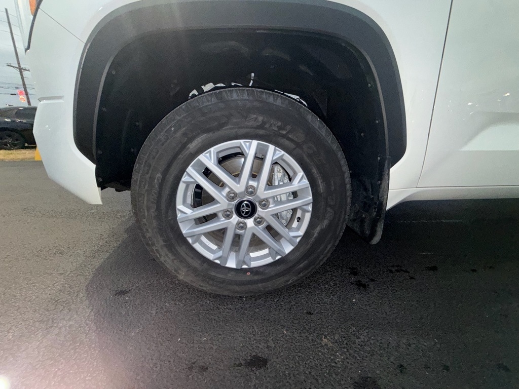 Toyota Tundra SR5 CrewMax 4WD 2026