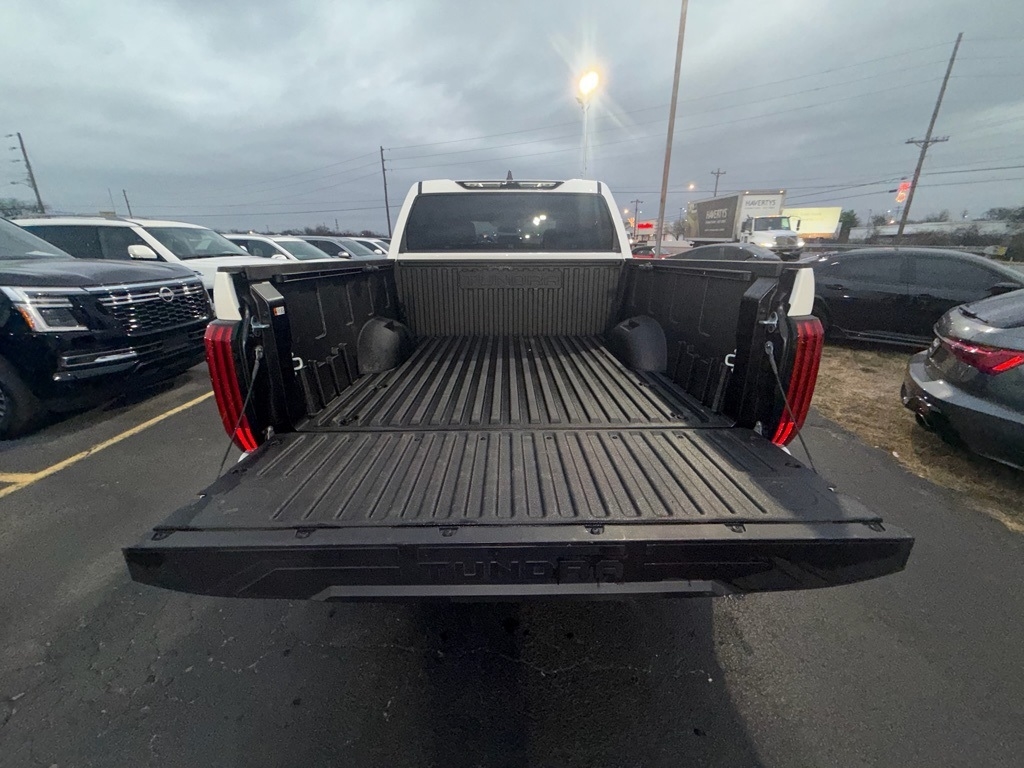 Toyota Tundra SR5 CrewMax 4WD 2026