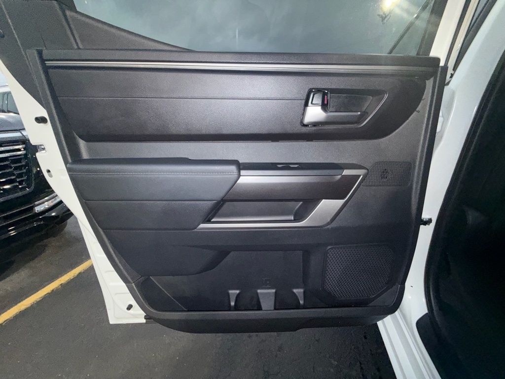 Toyota Tundra SR5 CrewMax 4WD 2026