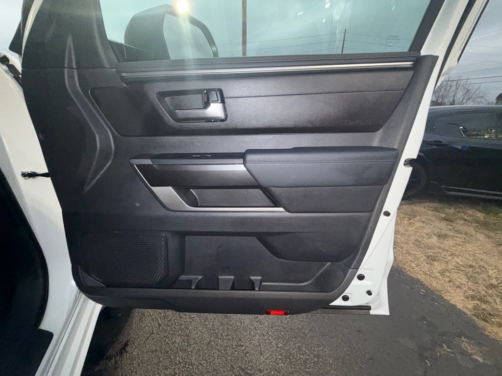 Toyota Tundra SR5 CrewMax 4WD 2026