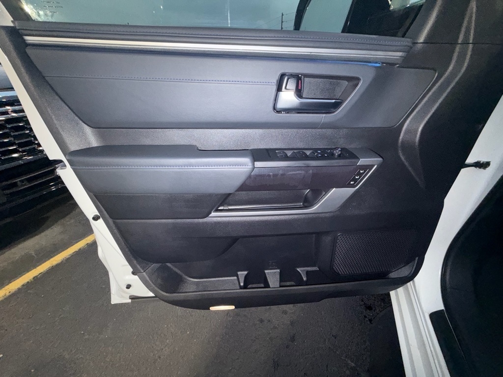 Toyota Tundra Platinum CrewMax 4WD Hybrid 2023