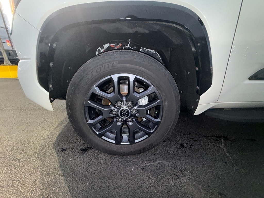 Toyota Tundra Platinum CrewMax 4WD Hybrid 2023