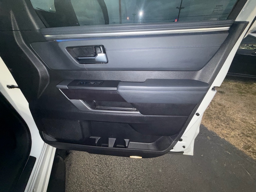 Toyota Tundra Platinum CrewMax 4WD Hybrid 2023