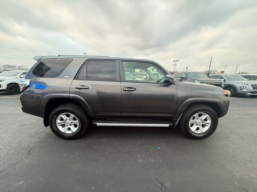 Toyota 4Runner SR5 2WD 2016