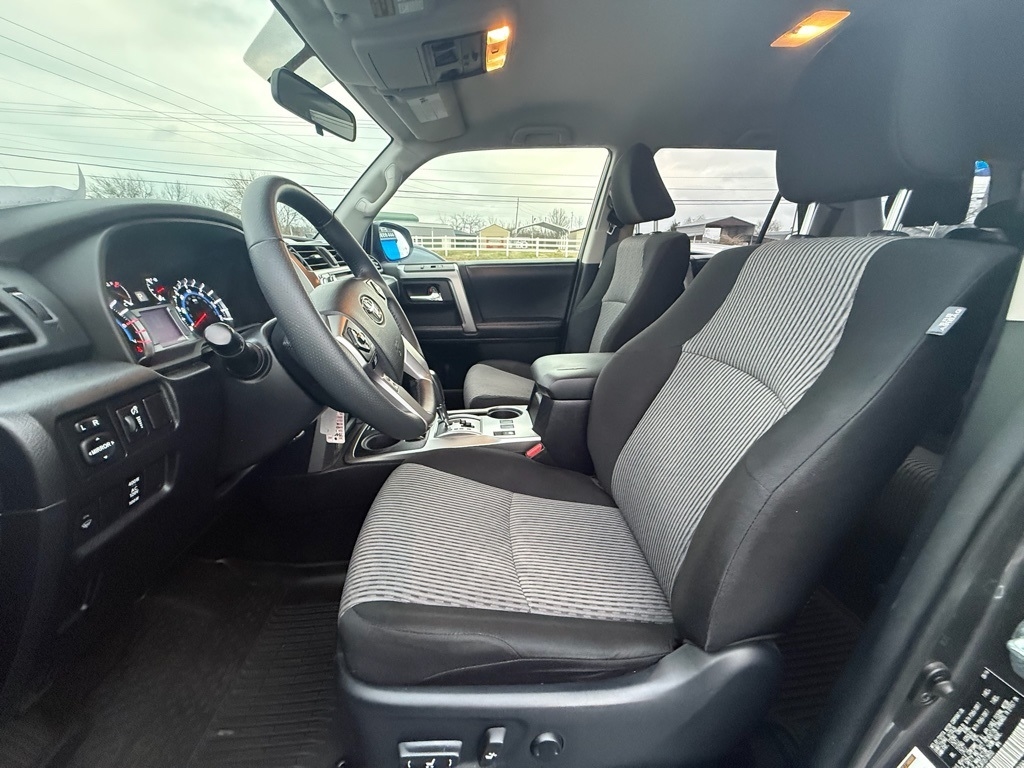 Toyota 4Runner SR5 2WD 2016