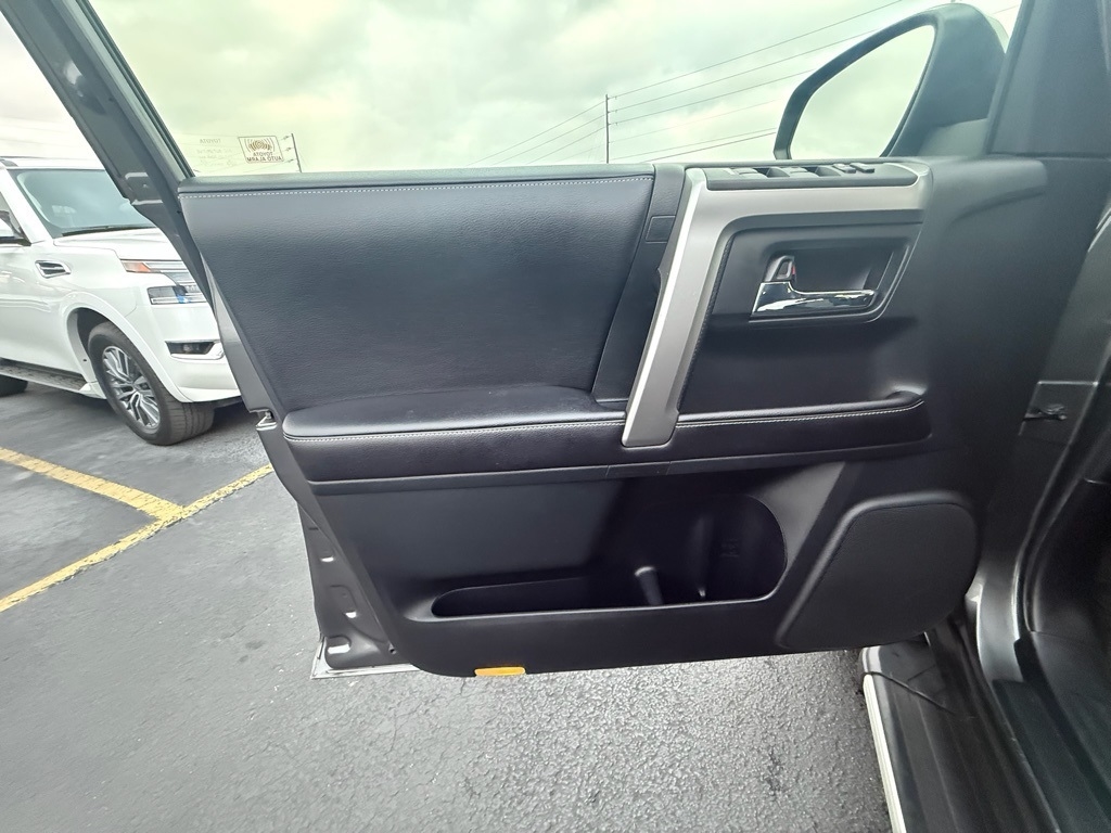 Toyota 4Runner SR5 2WD 2016