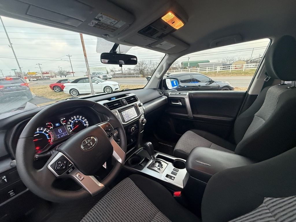 Toyota 4Runner SR5 2WD 2016