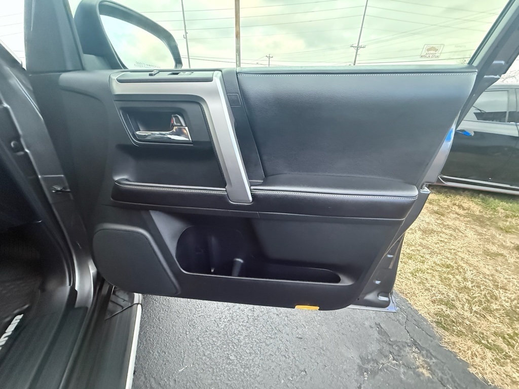 Toyota 4Runner SR5 2WD 2016