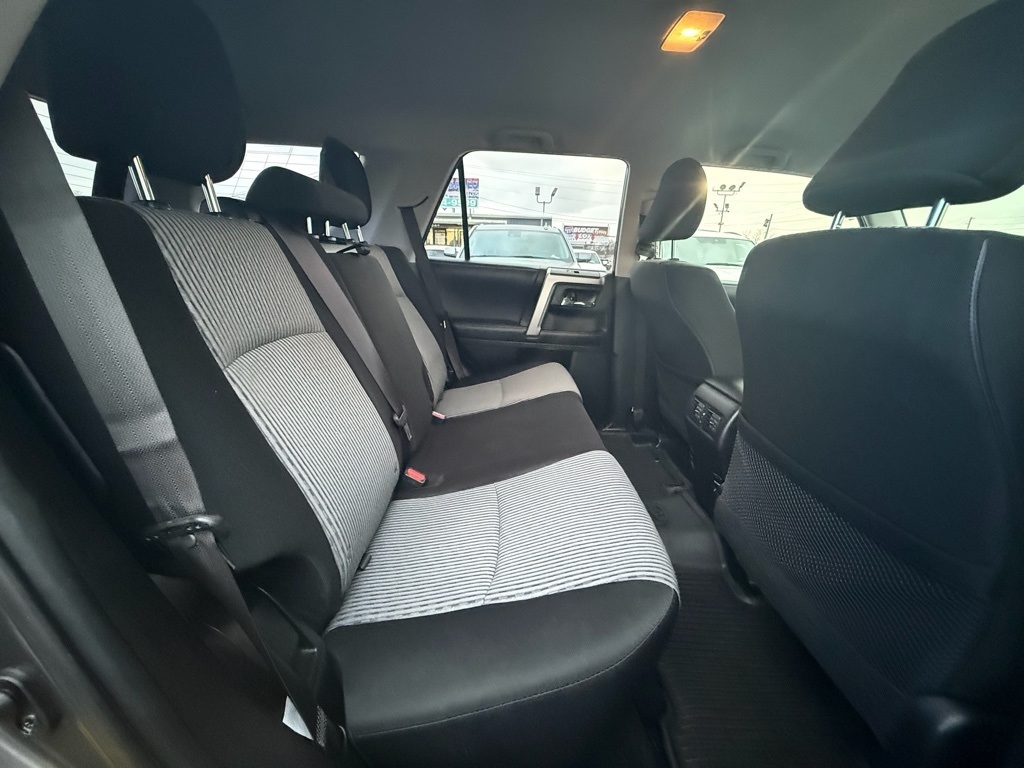 Toyota 4Runner SR5 2WD 2016