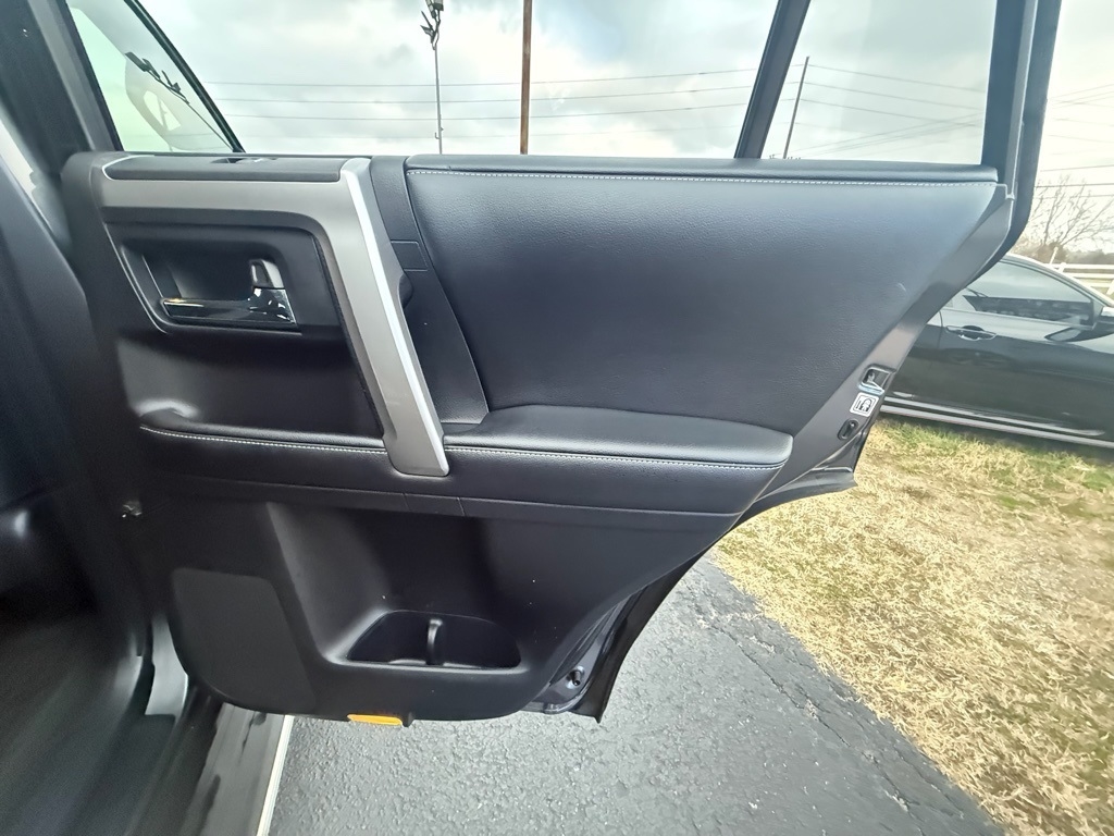 Toyota 4Runner SR5 2WD 2016