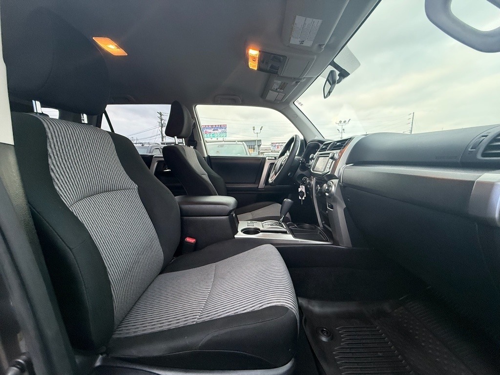 Toyota 4Runner SR5 2WD 2016