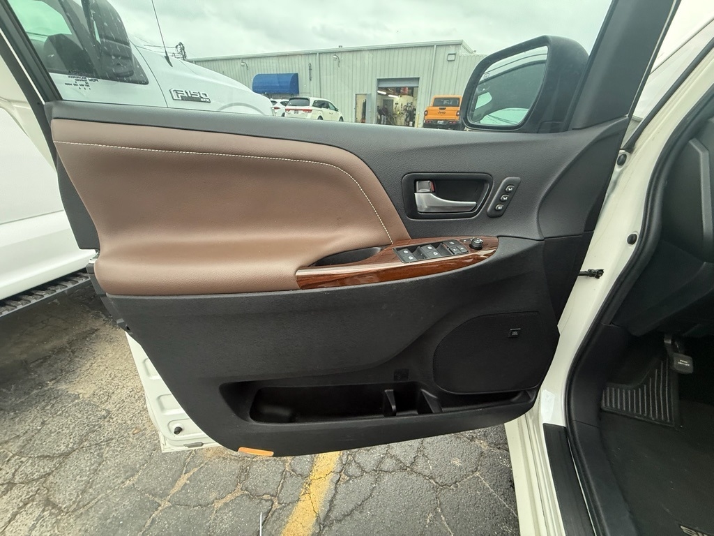 Toyota Sienna Limited FWD 7-Passsenger V6 2015