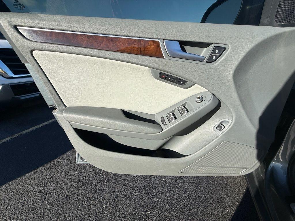 Audi A4 2.0T Premium Plus quattro Sedan 2013