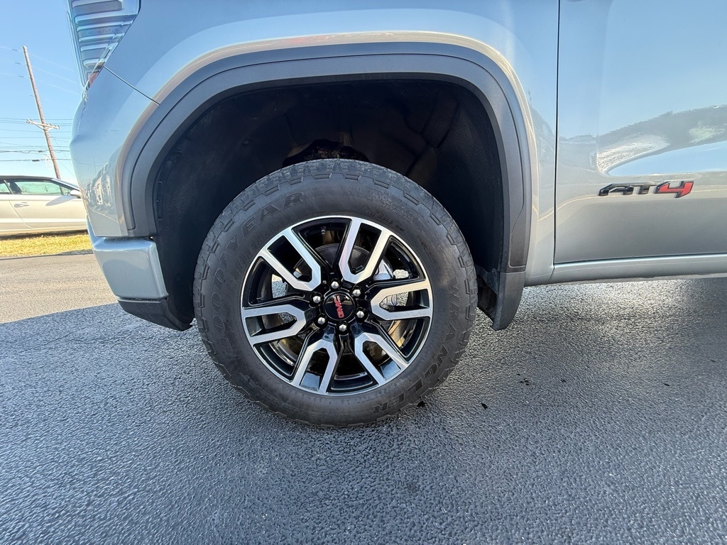 GMC Sierra 1500 AT4 Crew Cab 4WD 2023