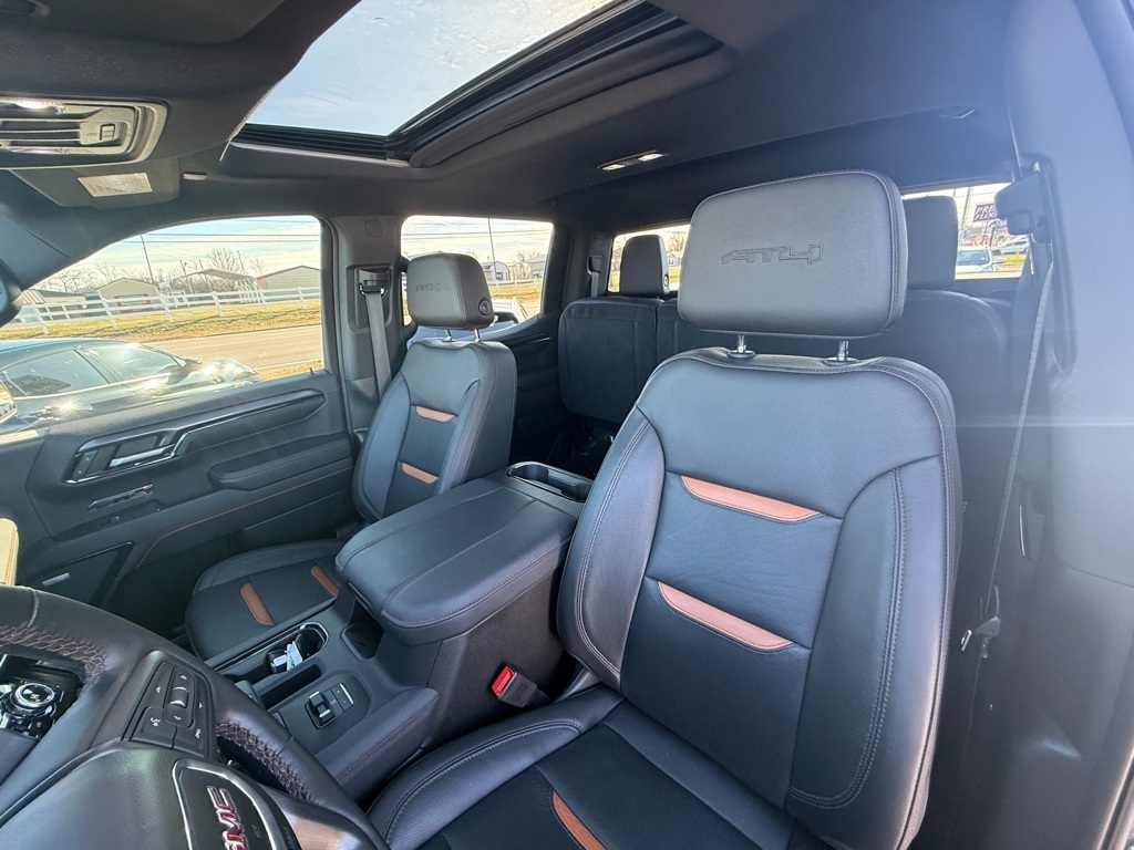 GMC Sierra 1500 AT4 Crew Cab 4WD 2023