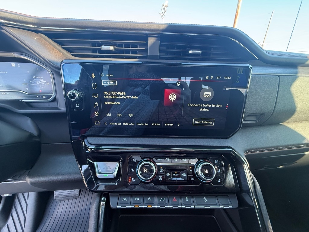 GMC Sierra 1500 AT4 Crew Cab 4WD 2023