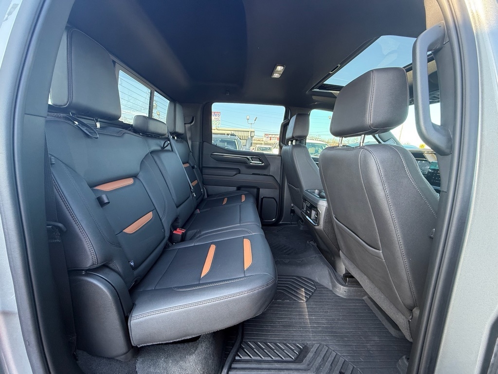 GMC Sierra 1500 AT4 Crew Cab 4WD 2023