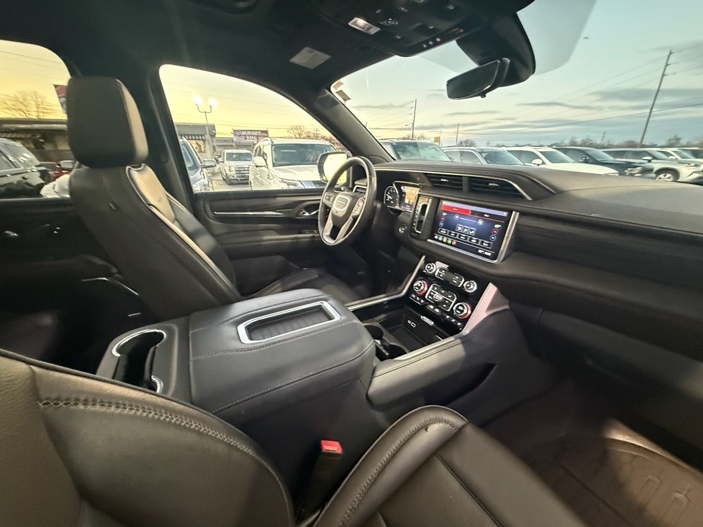 GMC Yukon XL Denali 4WD 2021
