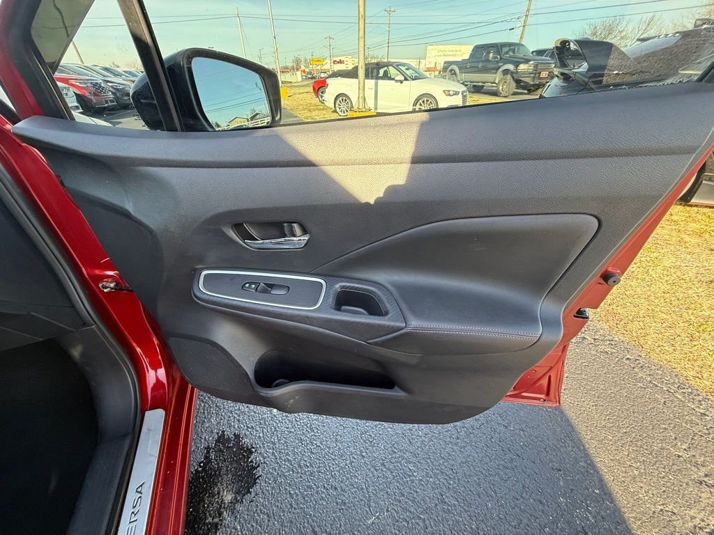 Nissan Versa SR 2020