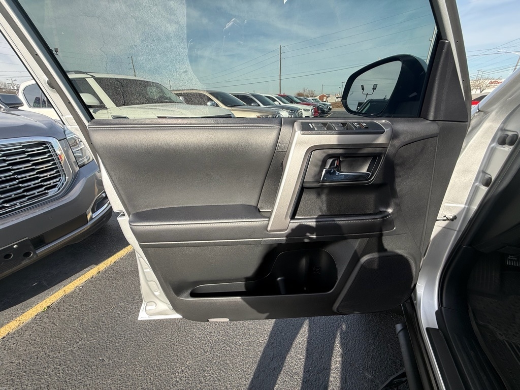 Toyota 4Runner SR5 Premium 4WD 2023