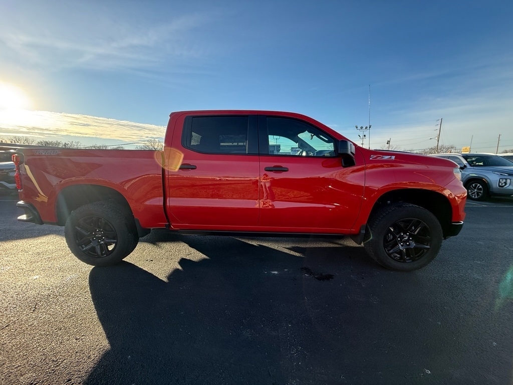 Chevrolet Silverado 1500 Trail Boss Custom Crew Cab 4WD 2025