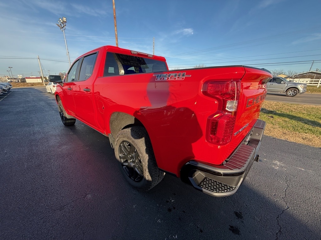 Chevrolet Silverado 1500 Trail Boss Custom Crew Cab 4WD 2025