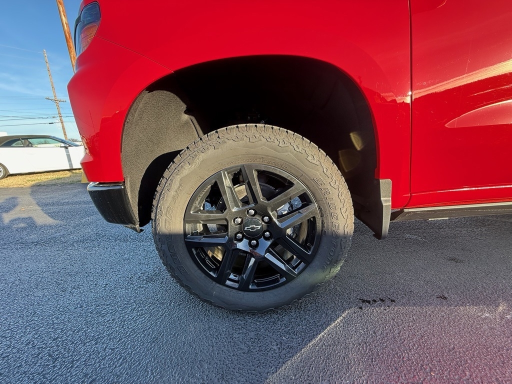 Chevrolet Silverado 1500 Trail Boss Custom Crew Cab 4WD 2025