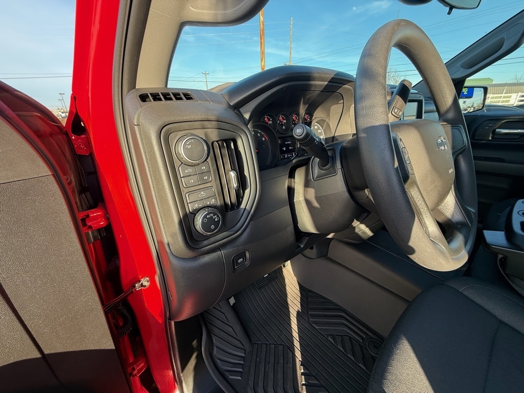 Chevrolet Silverado 1500 Trail Boss Custom Crew Cab 4WD 2025