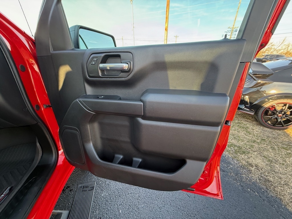 Chevrolet Silverado 1500 Trail Boss Custom Crew Cab 4WD 2025