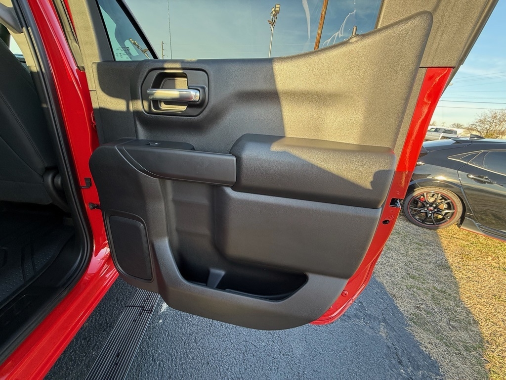 Chevrolet Silverado 1500 Trail Boss Custom Crew Cab 4WD 2025