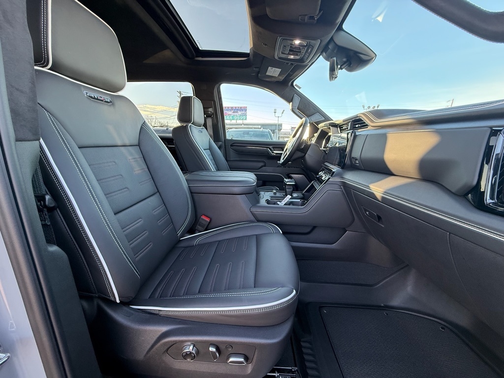 GMC Sierra 1500 AT4X Crew Cab 4WD 2025