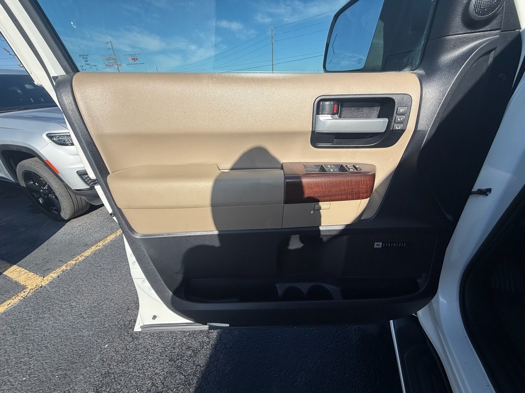 Toyota Sequoia Plantium 2WD 2015