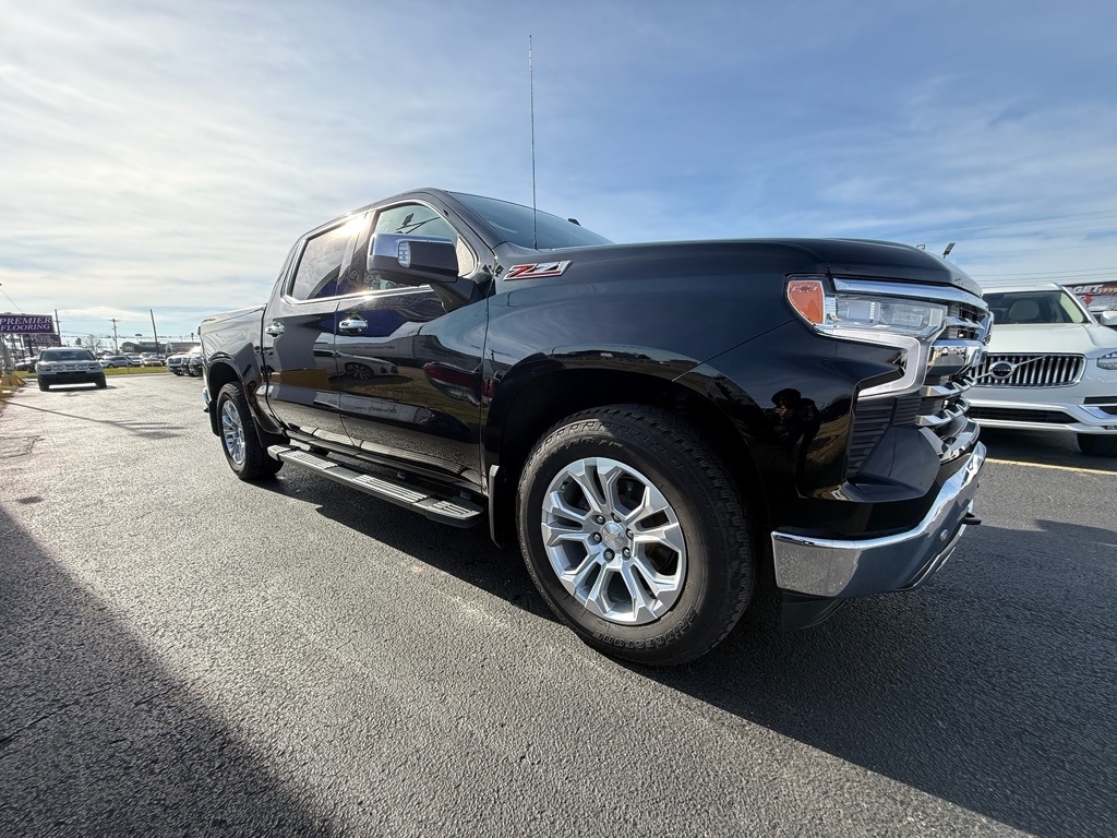 2023 Chevrolet Silverado 1500 LTZ Crew Cab 4WD