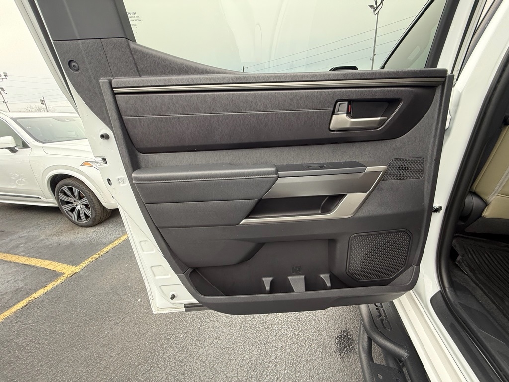 Toyota Tundra SR5 CrewMax 4WD 2024