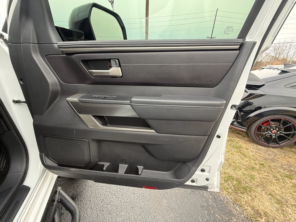 Toyota Tundra SR5 CrewMax 4WD 2024