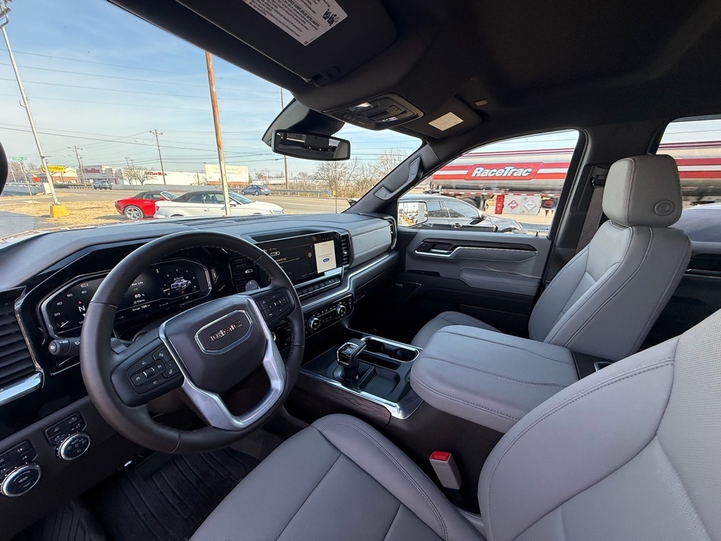 GMC Sierra 1500 SLT Crew Cab 4WD 2024