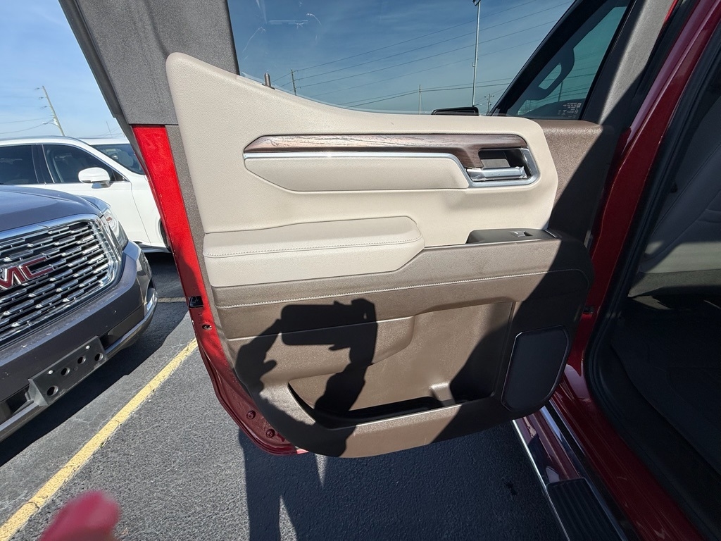 GMC Sierra 1500 SLT Crew Cab 4WD 2024