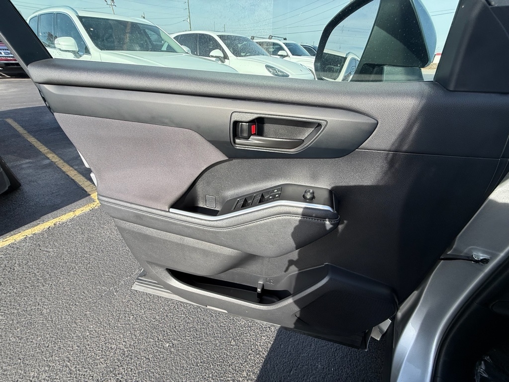 Toyota Highlander LE 4D SUV AWD 2024