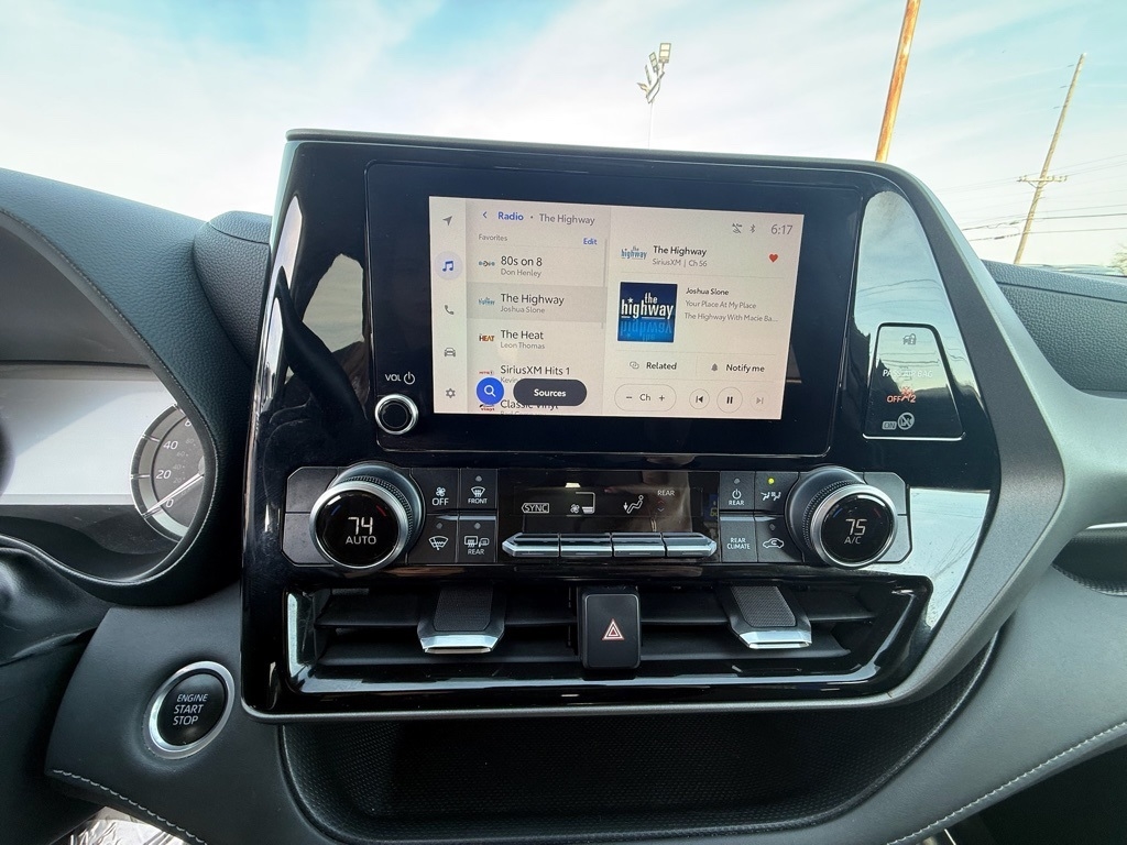 Toyota Highlander LE 4D SUV AWD 2024