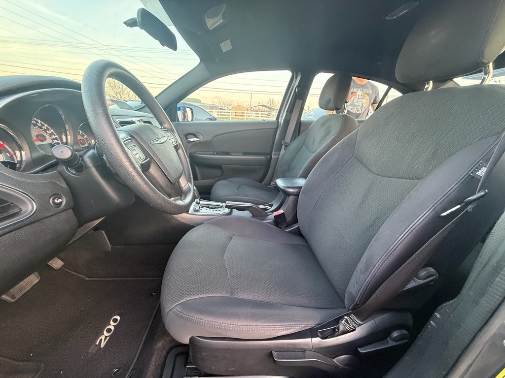 Chrysler 200 LX 2012