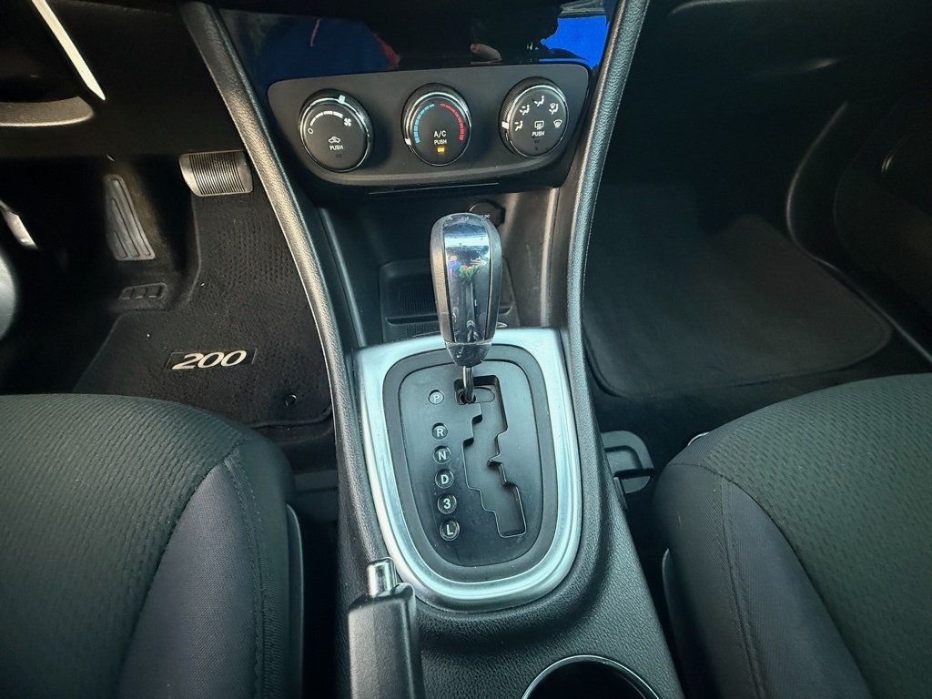 Chrysler 200 LX 2012